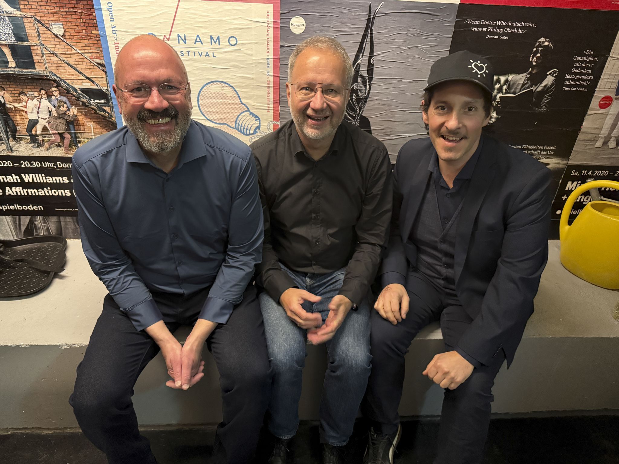 Bernie Weber (l), Krebshilfe Präsident Bernd Hartmann und Puma übernahmen die Scheckübergabe