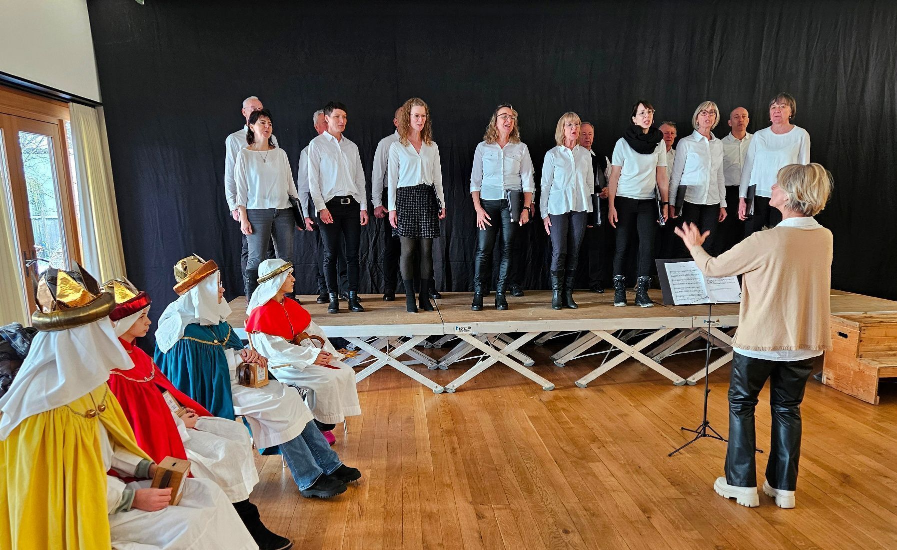 Die Singgemeinschaft Möggers mit Bernadette Oberscheider umrahmte den Festgottesdienst und den Neujahrsempfang.