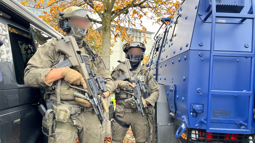 “Ich habe den Mann mit seiner Pistole an seiner Schläfe vor der Information am Haupteingang gesehen”