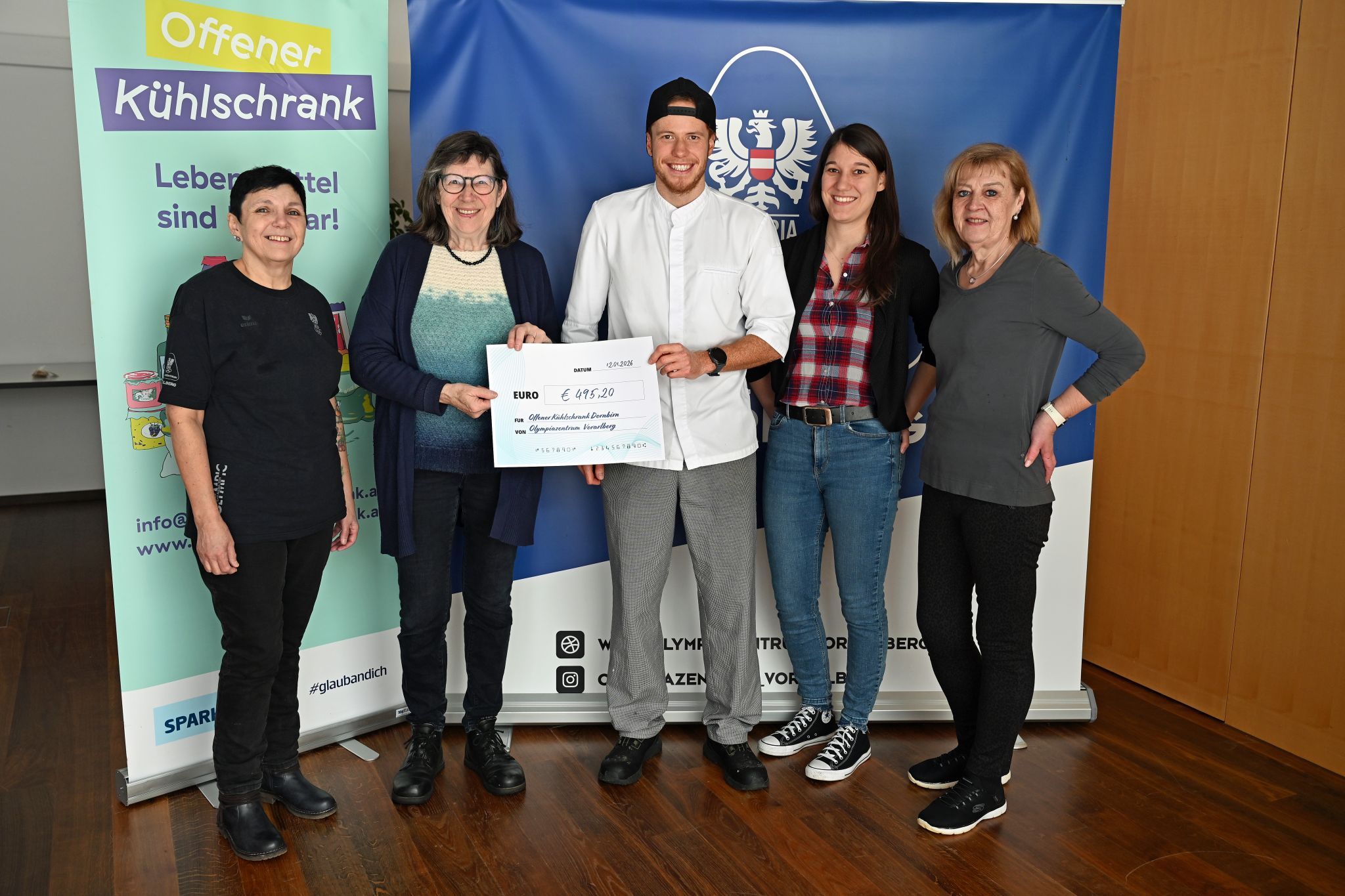 495,20 Euro kamen im Spendenkässele zusammen – diese wurde an Ingrid Benedikt (Offener Kühlschrank) überreicht.