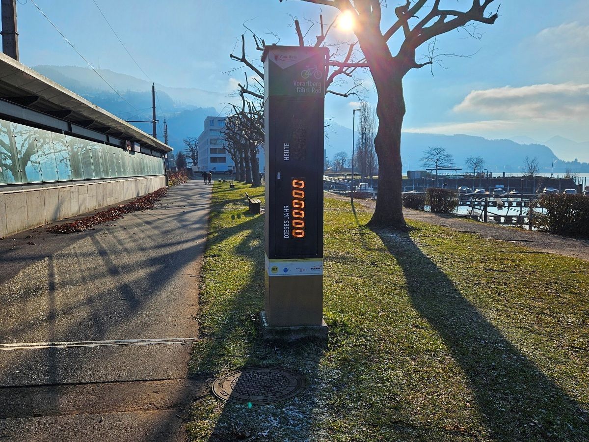 Die Tageswerte für die Zählstelle in Lochau können unter dem Link Vorarlberg Atlas4 (cnv.at) abgefragt werden.