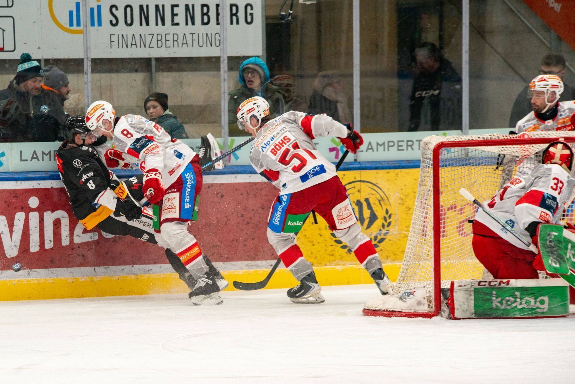 In der Vorarlberghalle ging es phasenweise ziemlich hart zur Sache.