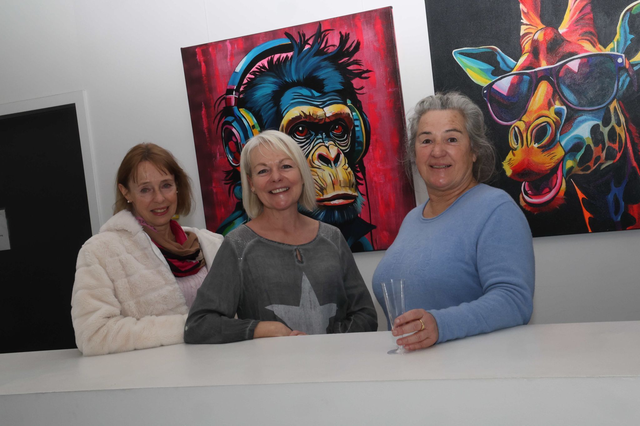 Karin Beck-Niederstätter, Birgit Schendinger und Gong-Küstlerin Karin Amann.