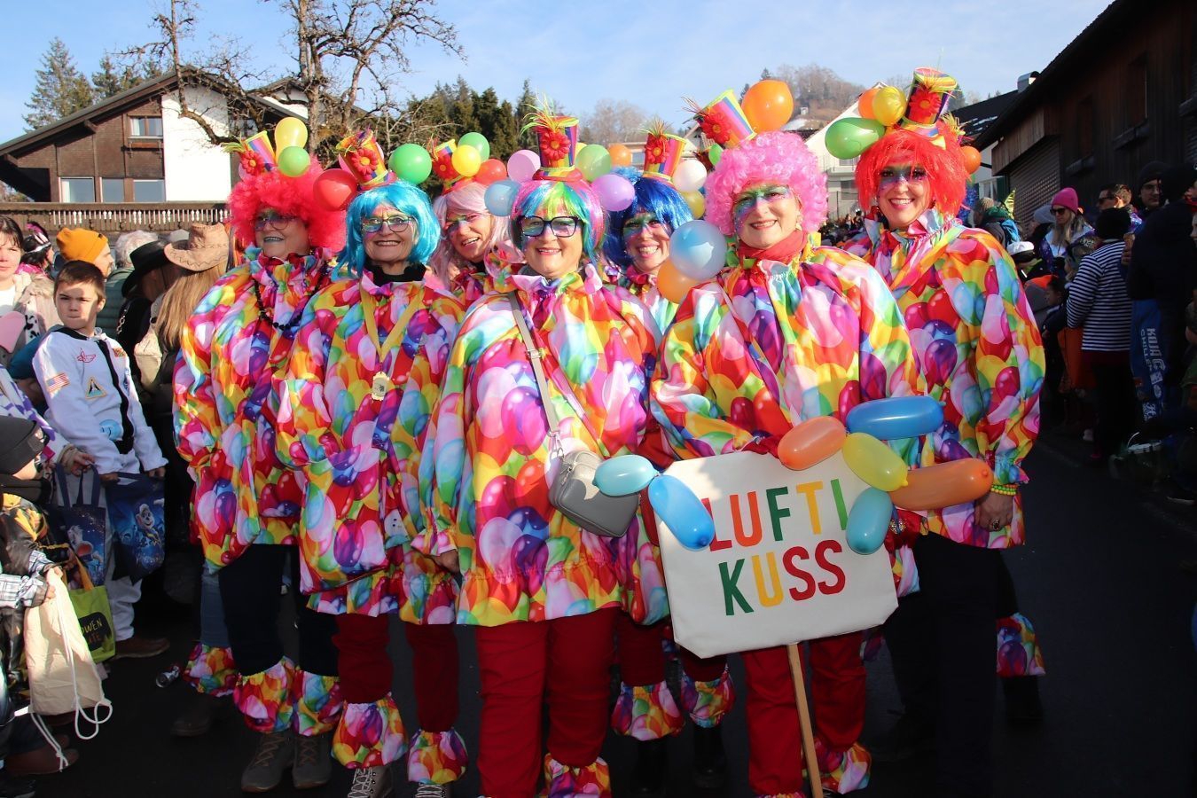 Über 40 bunte Gruppen kamen nach Bildstein.