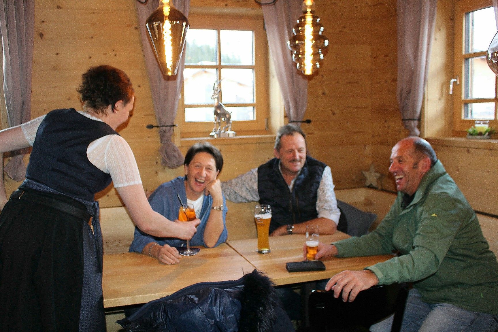 Der Altbestand wurde behutsam heutigen Anforderungen angepasst und strahlt heimelige Atmosphäre aus.