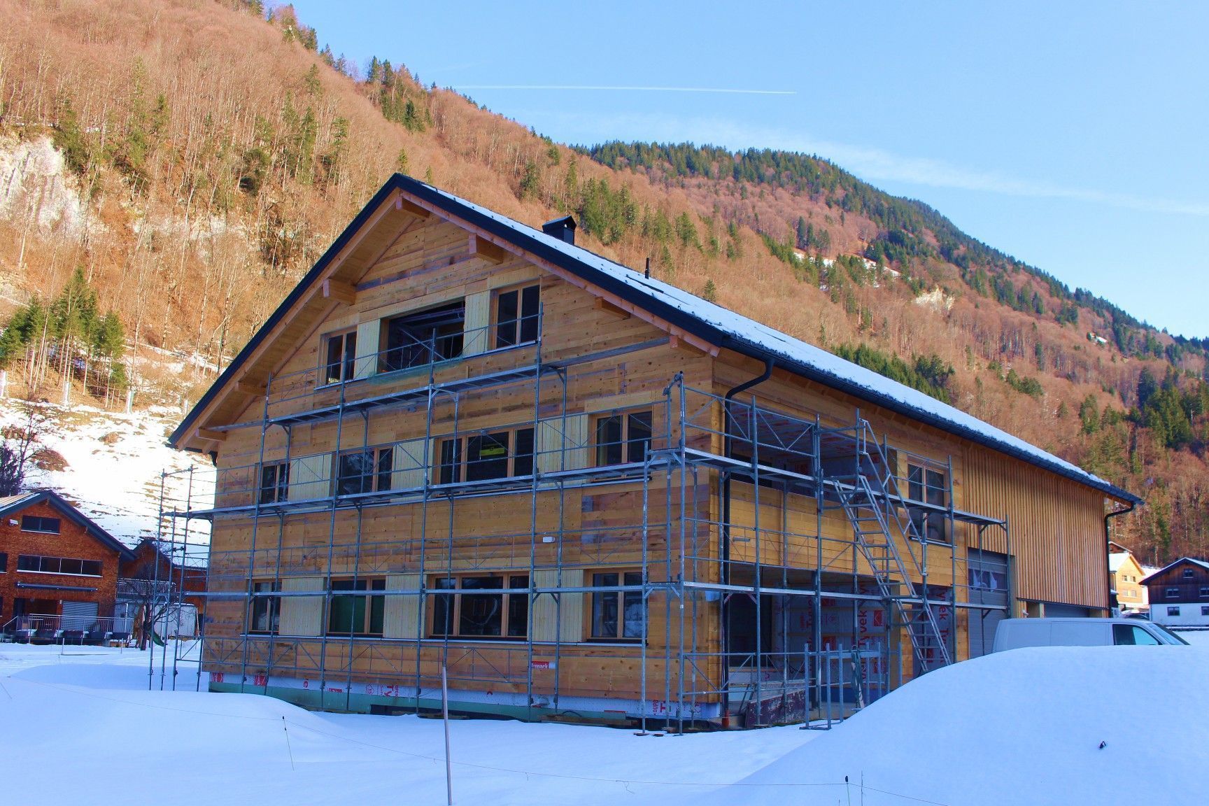 Das Elternhaus seiner Gattin Hildegard hat Georg Fessler komplett abgerissen und erstellt mit seinem Sohn in gleichen Umrissen ein neues Zweifamilienhaus.