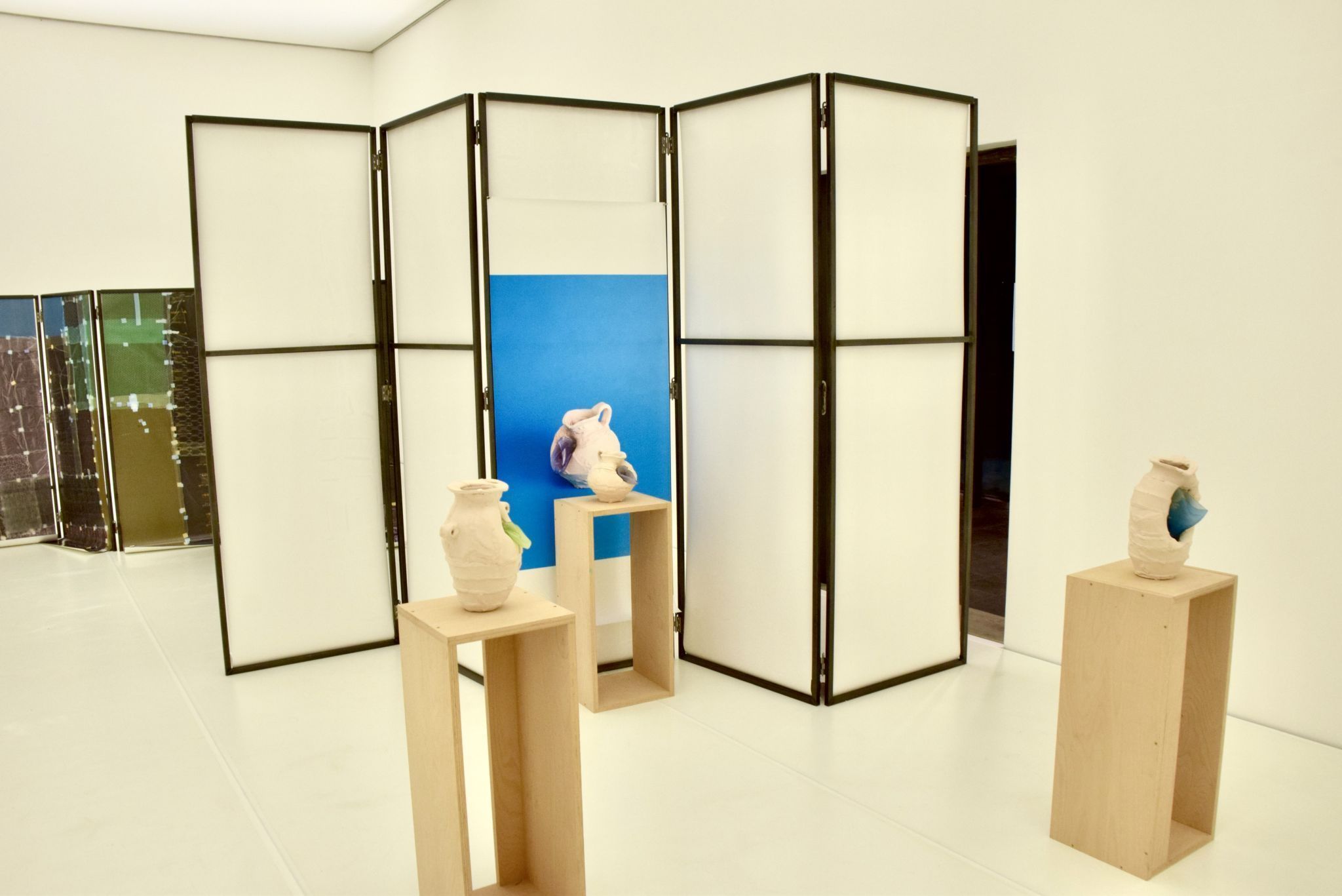 Die kürzlich eröffnete Ausstellung mit Werken von Georg Petermichl im Kunstraum Remise in Bludenz ist bis 22. Februar 2026 zu sehen.