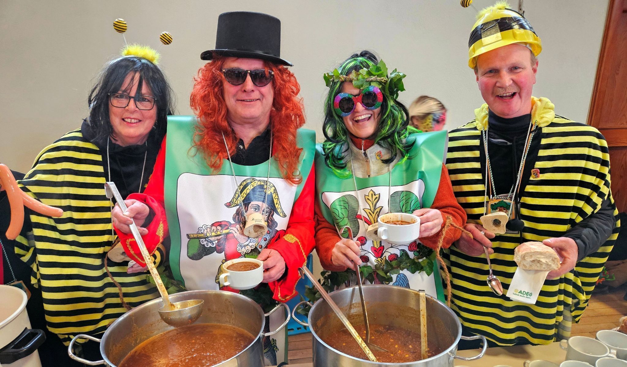 Bürgermeister und Gemeinderäte müssen die närrische Gesellschaft im Anschluss an die „Verurteilung“ natürlich verköstigen.