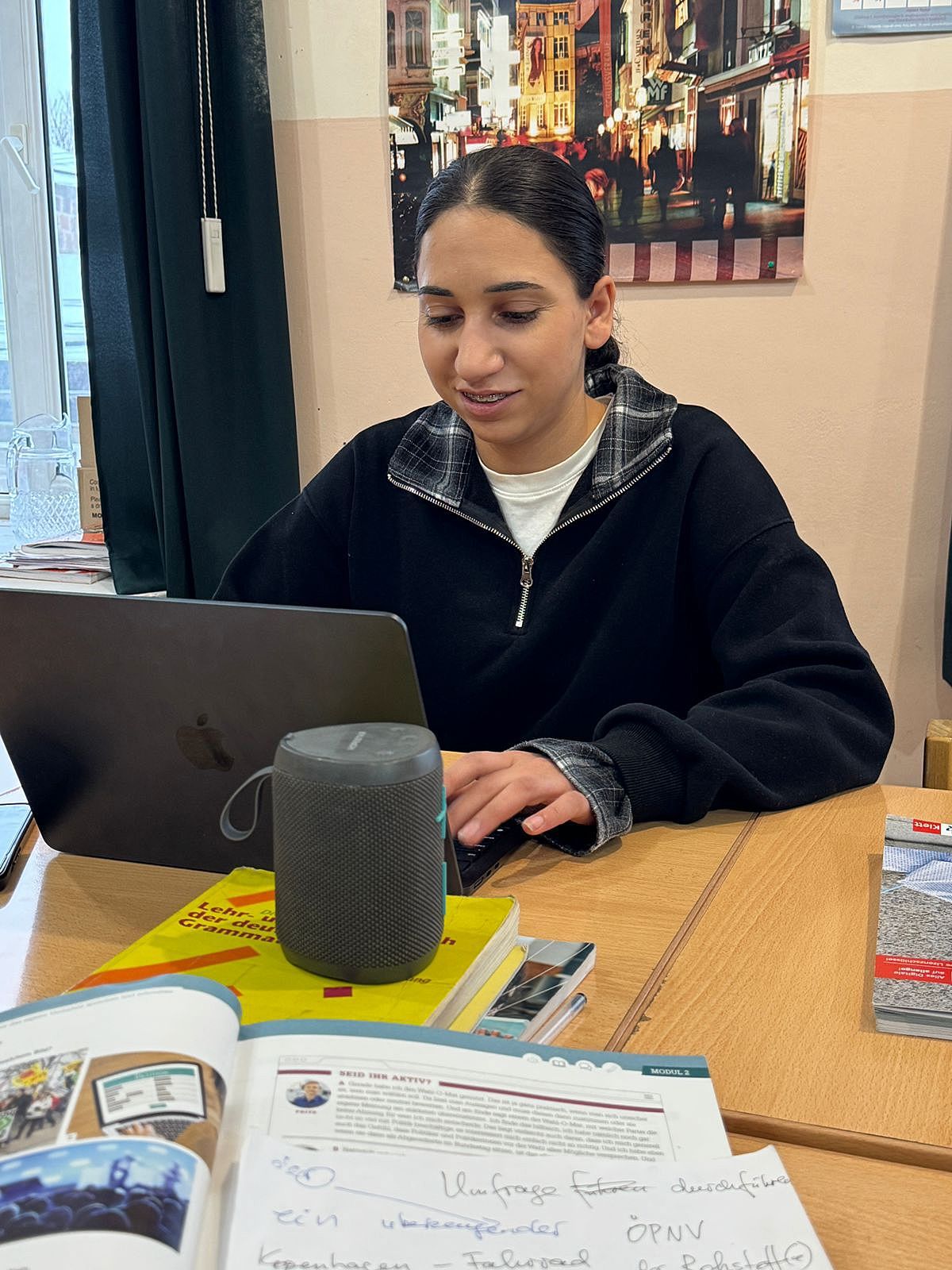 Die Laptops werden im Unterricht eingesetzt und eröffnen Schülern und Lehrpersonen bessere digitale Lern- und Arbeitsmöglichkeiten.