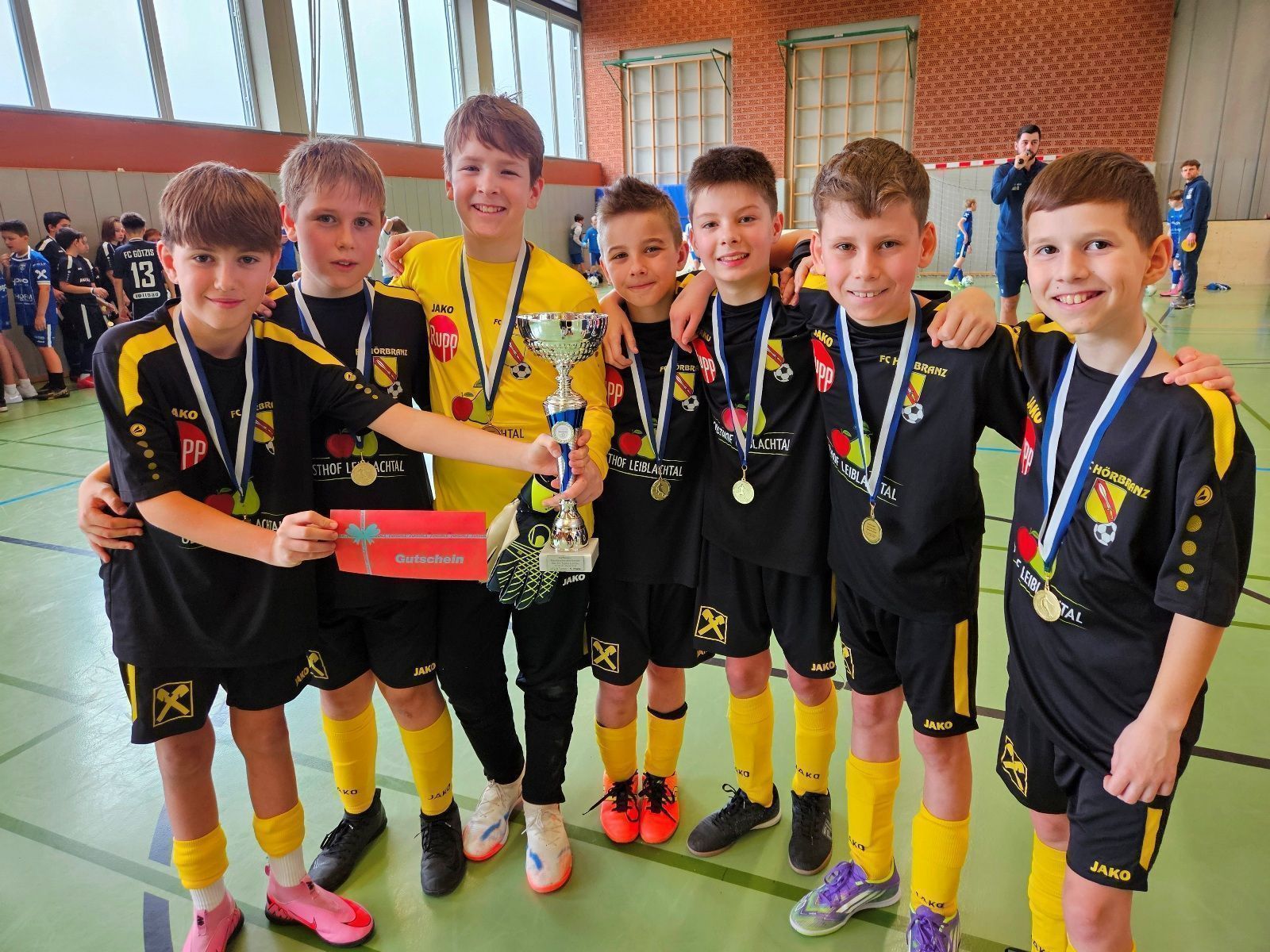 Mit dabei beim Lochauer „Raiffeisen-Nachwuchs-Hallenturnier 2026“ auch die erfolgreichen Nachwuchsmannschaften des FC Hörbranz, im Bild Turniersieger U12 B.