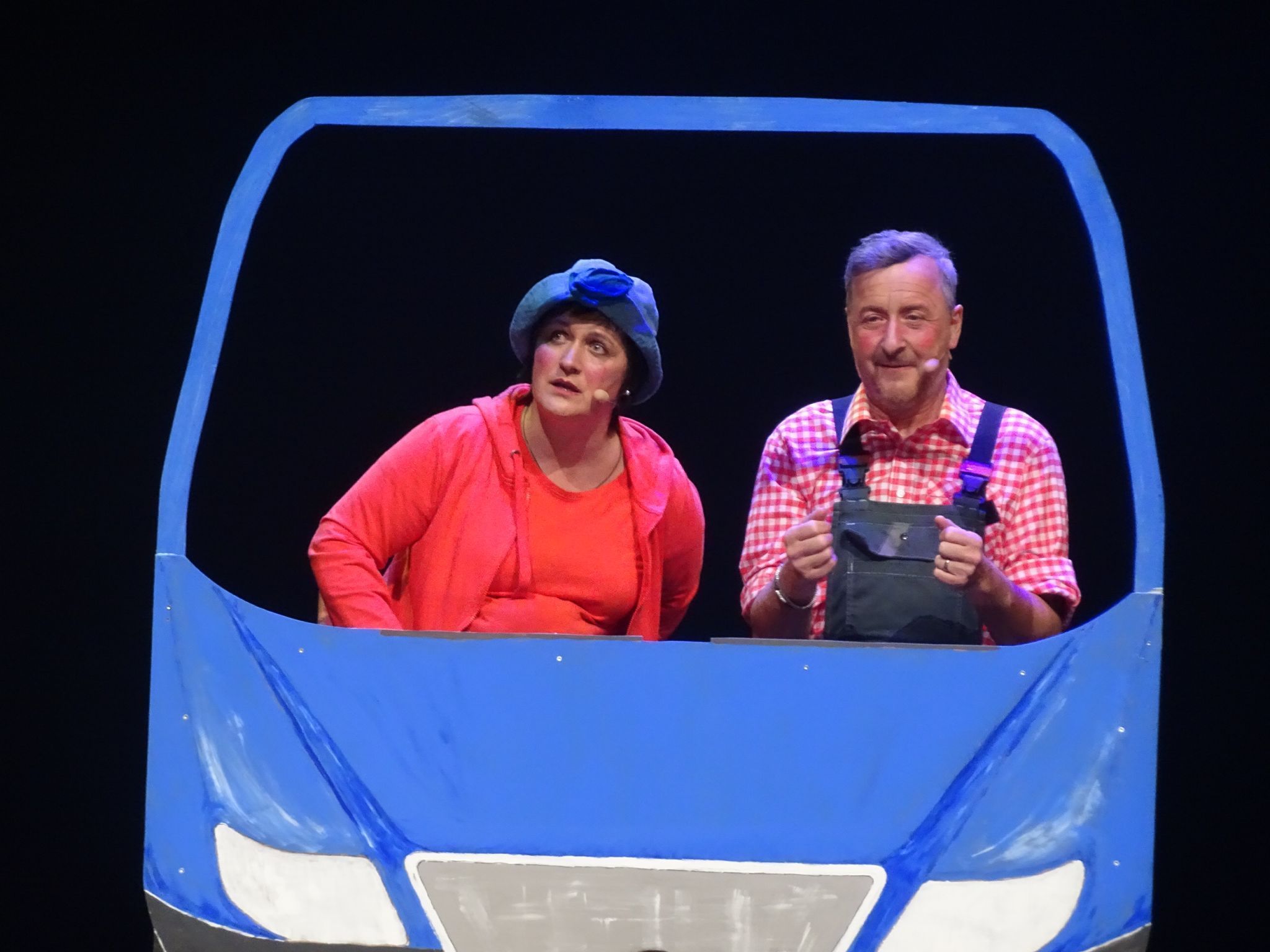 Brigitte und Lothar Schmidt nahmen das Publikum mit auf ihre turbulente Fahrt in Richtung Krankenhaus. 