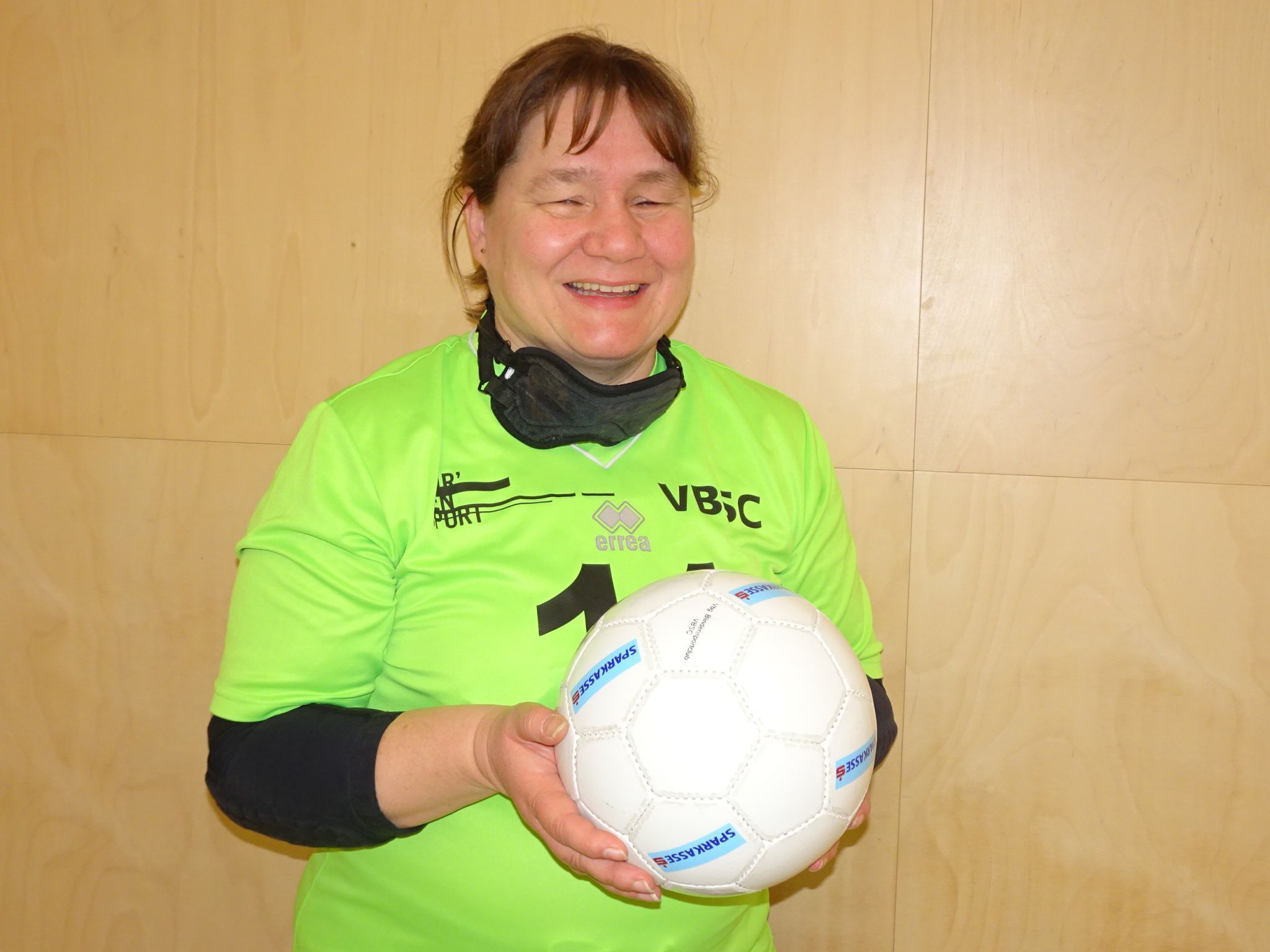 Jeden Donnerstag trainiert Claudia Obermeier mit dem VBSC-Team in der VS Edlach und blickt auf eine lange Karriere als Torballerin zurück. 