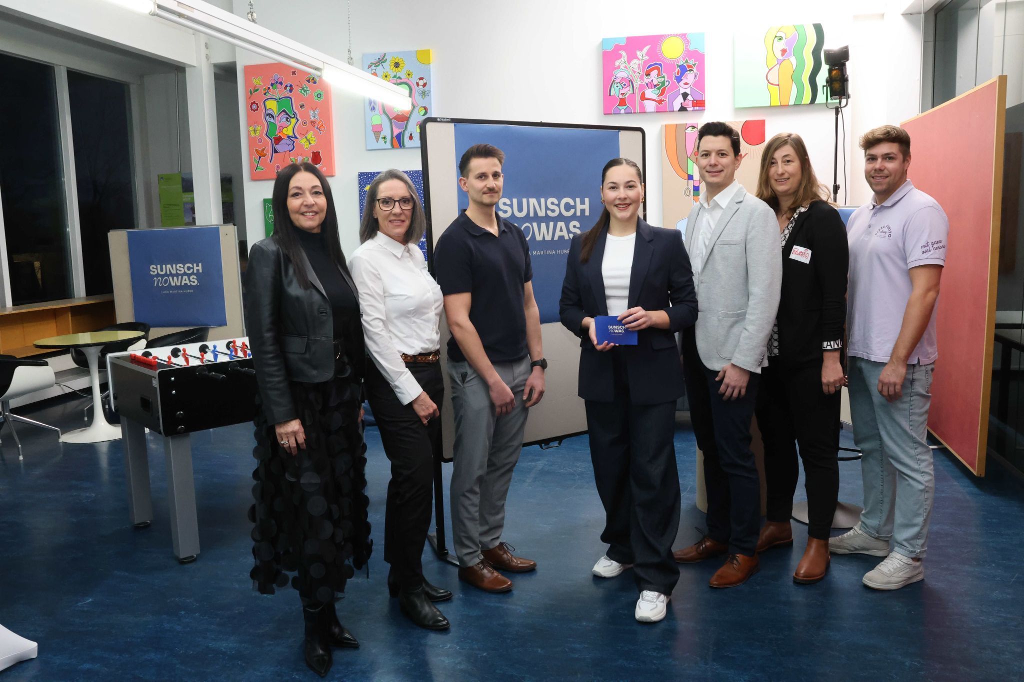 Gerda Radauer, Küsntlerin Ilse Böscdh, Marvin Biegger, Luca Martina Huber, Matthias Witzemann, Tanja Kohler und Simon Bolter. 