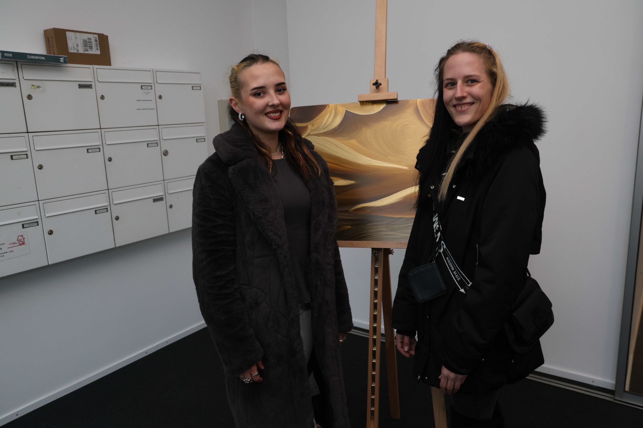 Küsntlerin Florentina Ender und Nina Obexer.