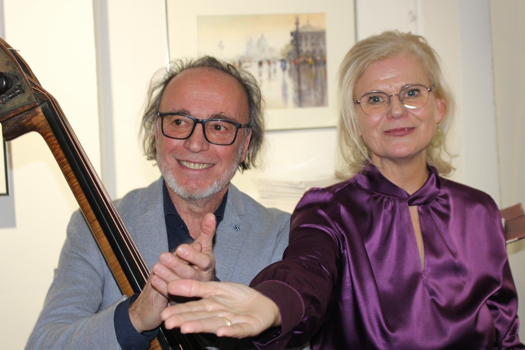 Die von Rosario Bonaccorso musikalisch unterlegte Vernissage-Rede von Prof. Renate Bauer erinnerte in manchen Passagen an Rap.