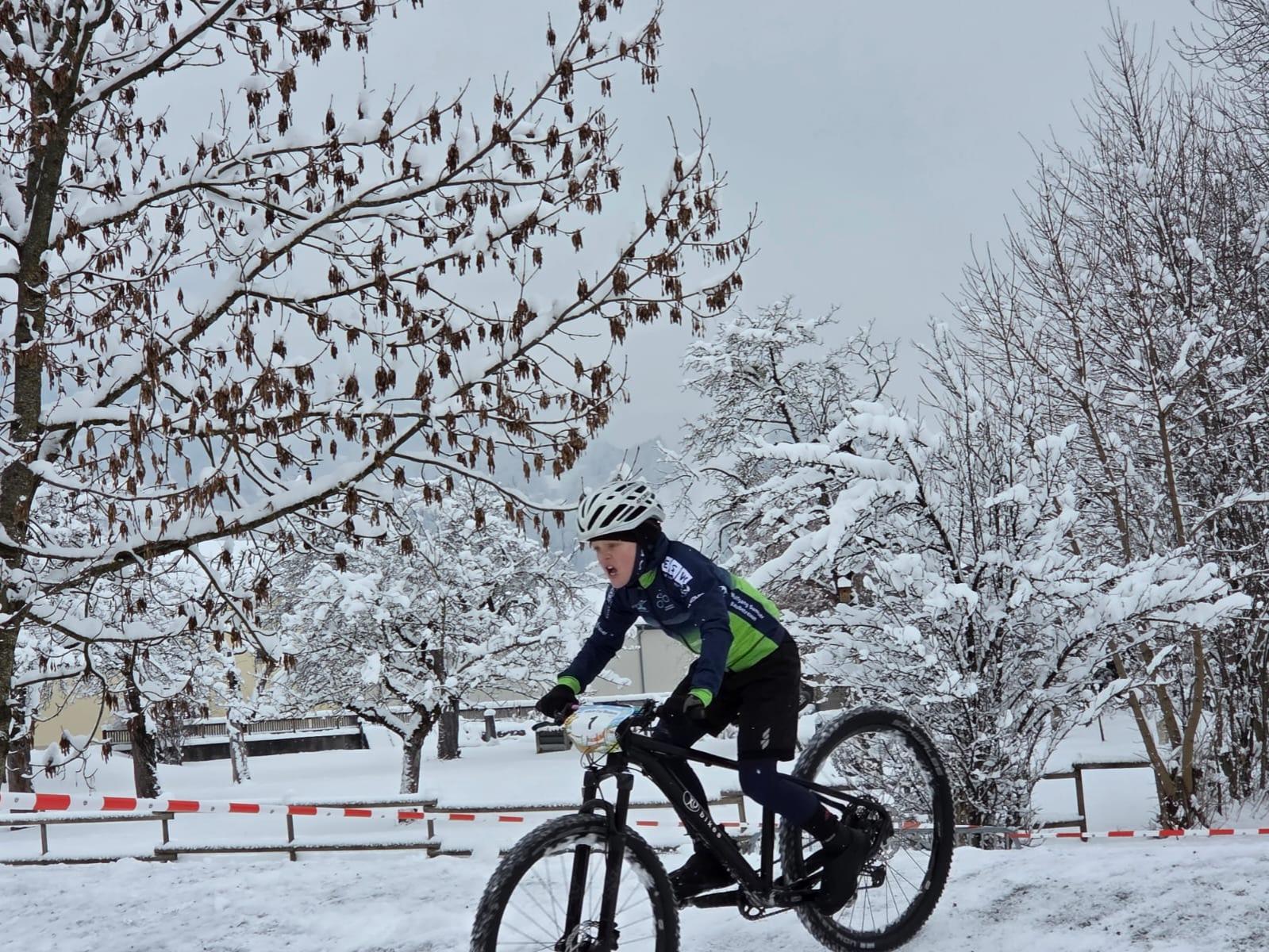 Medaillen und Topplatzierungen für die Emser Athleten.