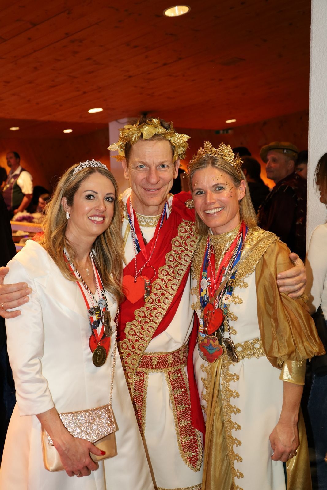 Prinzessin Tanja aus Hörbranz (li) und Prinzessin Caroline aus Bregenz (re) mit Prinz Armenius aus Bregenz