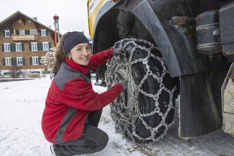 24 Jahre jung und 1,60m groß – Sonja Stüttler ist ein seltener Anblick im Schneepflug