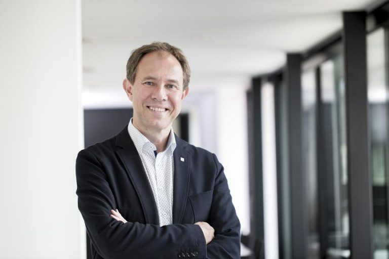 Sehnsüchtiges Warten auf "weißes Gold" vom Himmel