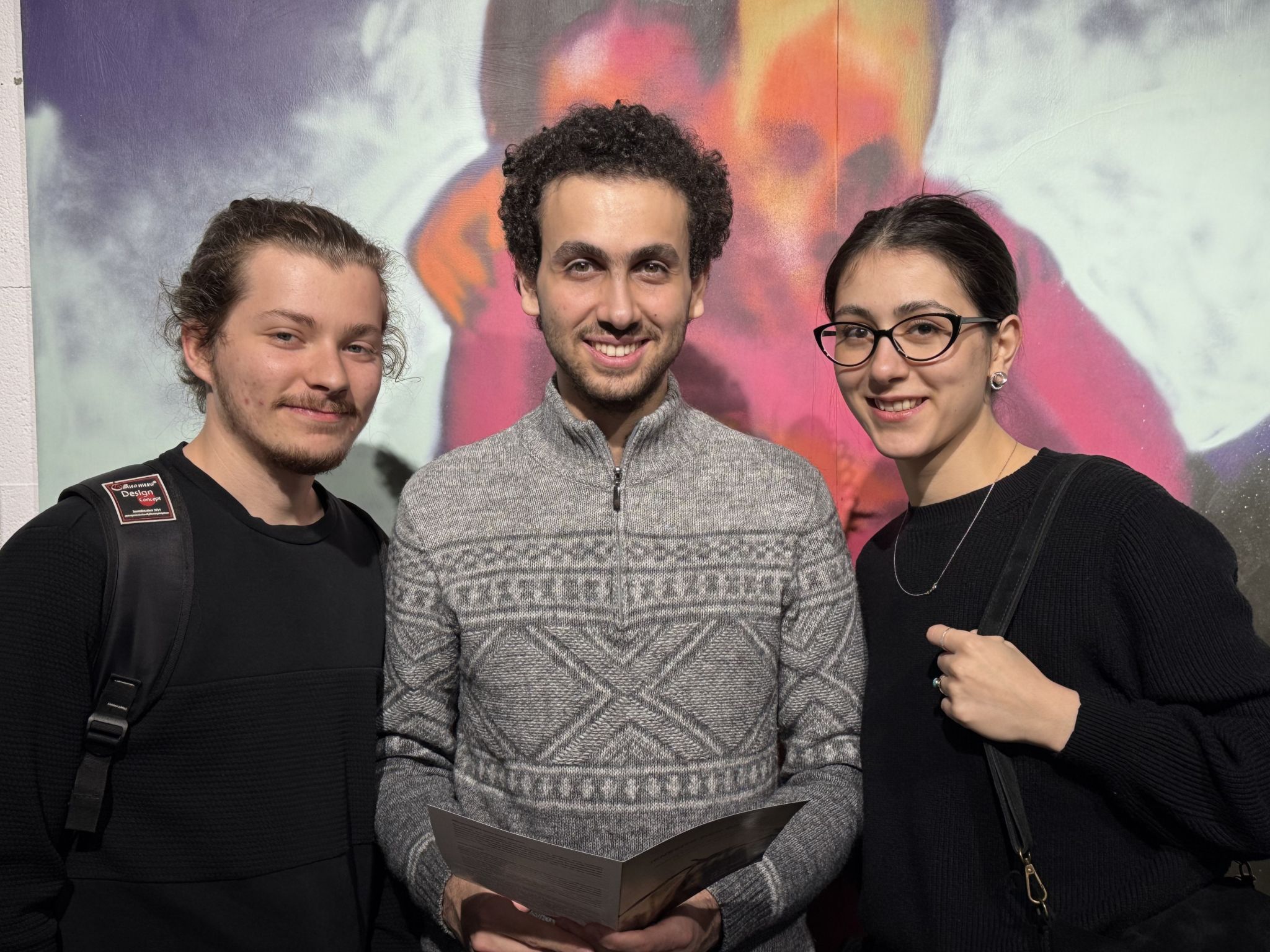 Freunde und Musiker Stefan Negurici, Mohammad Javad Jani und Sofiia Rzaieva