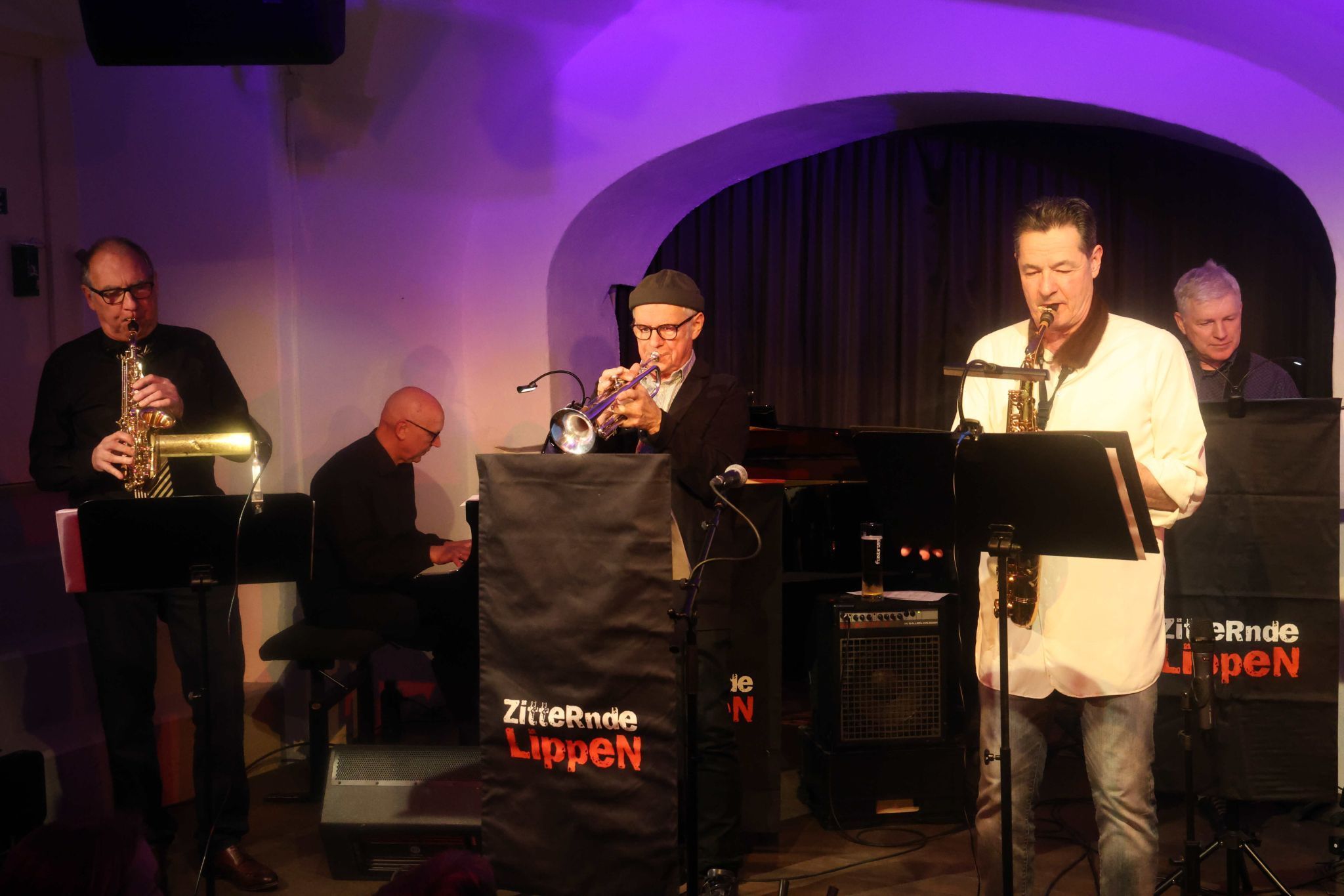 Bertold Bischof, Mafnred Vith, Bobby Graf, Oswald Kessleer und Bassist Elmar Rinderer.