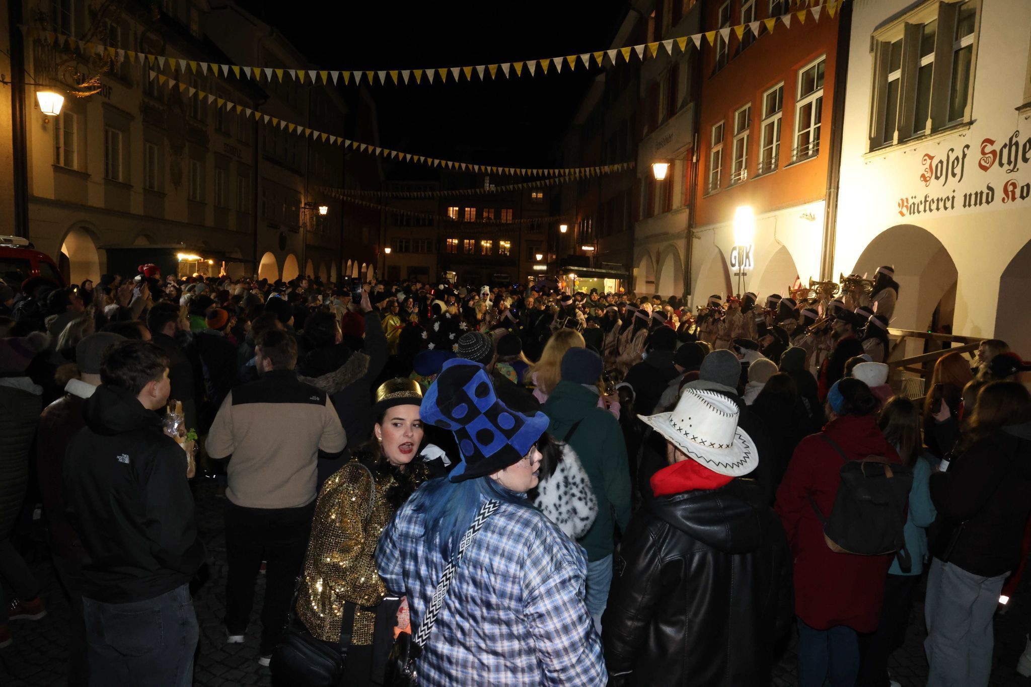 Narrenmesse im Feldkircher Dom und Gugga-Spektakel in Feldkirchs Innenstadt (Bildergalerie)