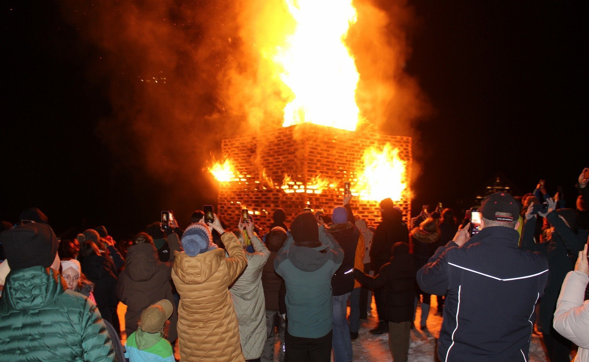 Nach Skitag und Concert wartet auf die Hochtannberg-Gäste auf der Heimreise noch der Funken in Schröcken.