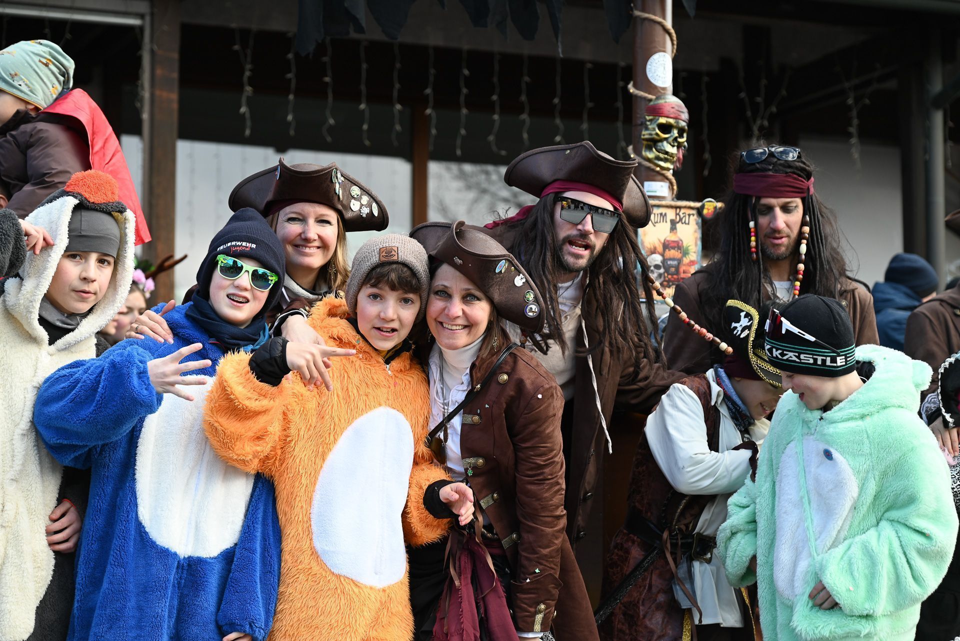 Diese Piratencrew brachte ihre eigene Bar mit. 