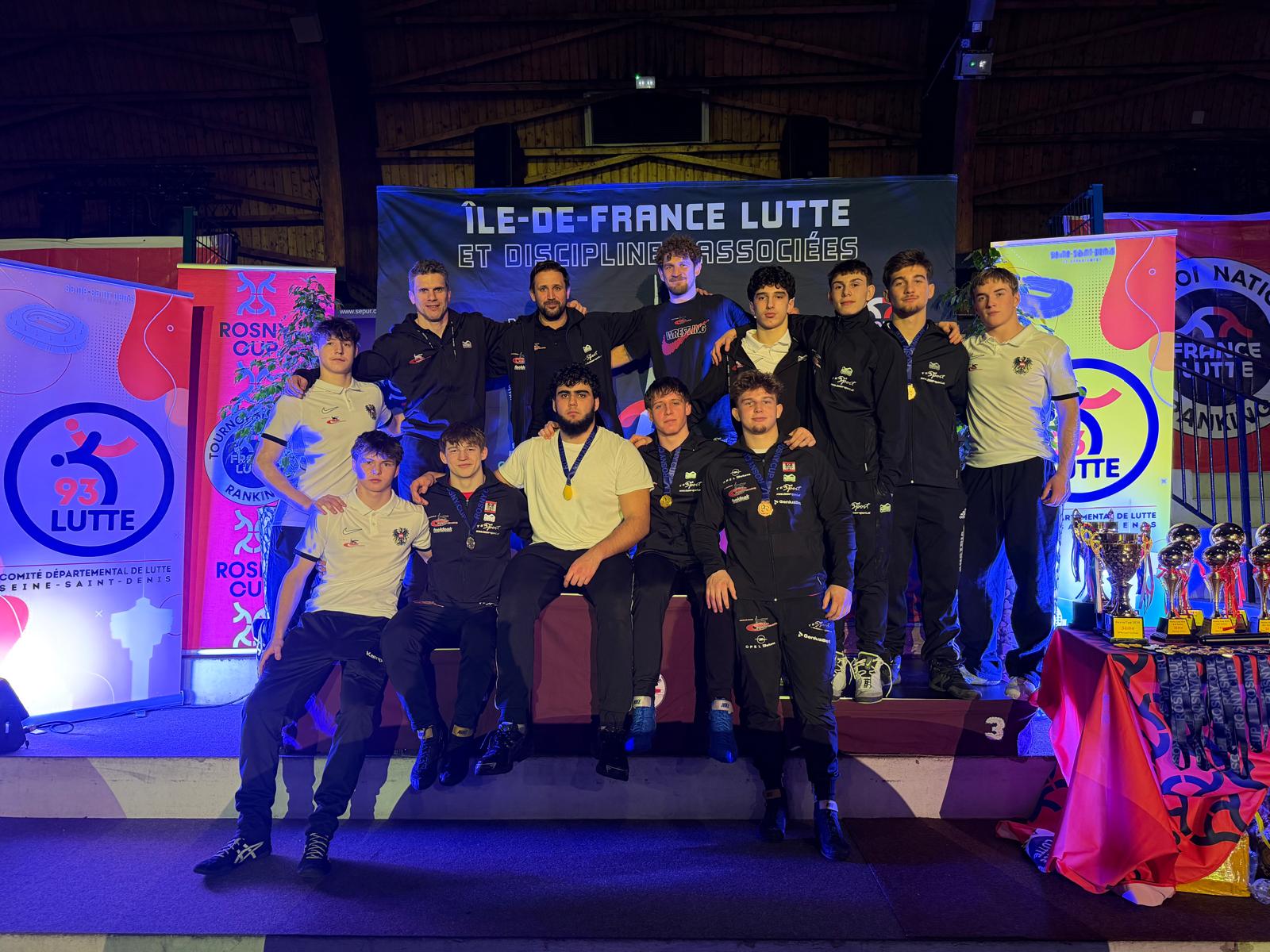 Die nationale Abordnung mit den drei Klausern in Frankreich. 