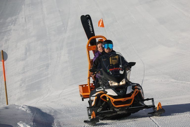 „Lieber einmal zu viel ausrücken als zu wenig“ – Lawinensprengungen am Arlberg