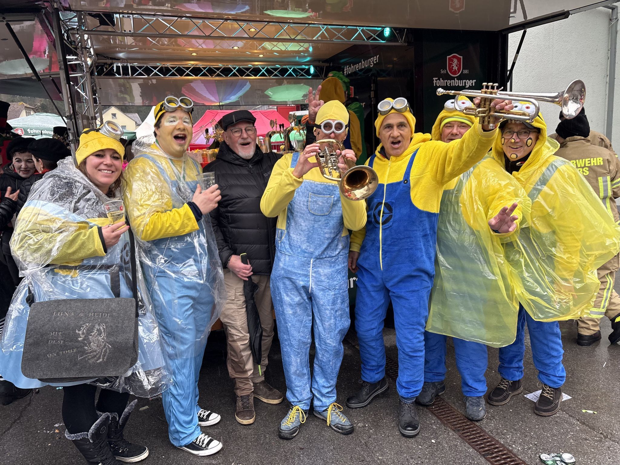 Gut gelaunt präsentierten sich die Mitglieder der Harmoniemusik Bürs; sie verkleideten sich als Minions.