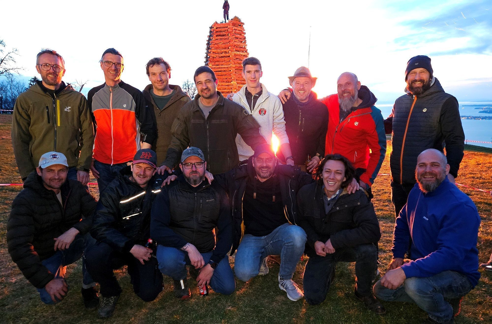 Am Funkensonntag laden am Buchenberg die Berger Funkenbauer zum Funkenabbrennen mit Kinderfunken und dem prächtigen großen Funken. 