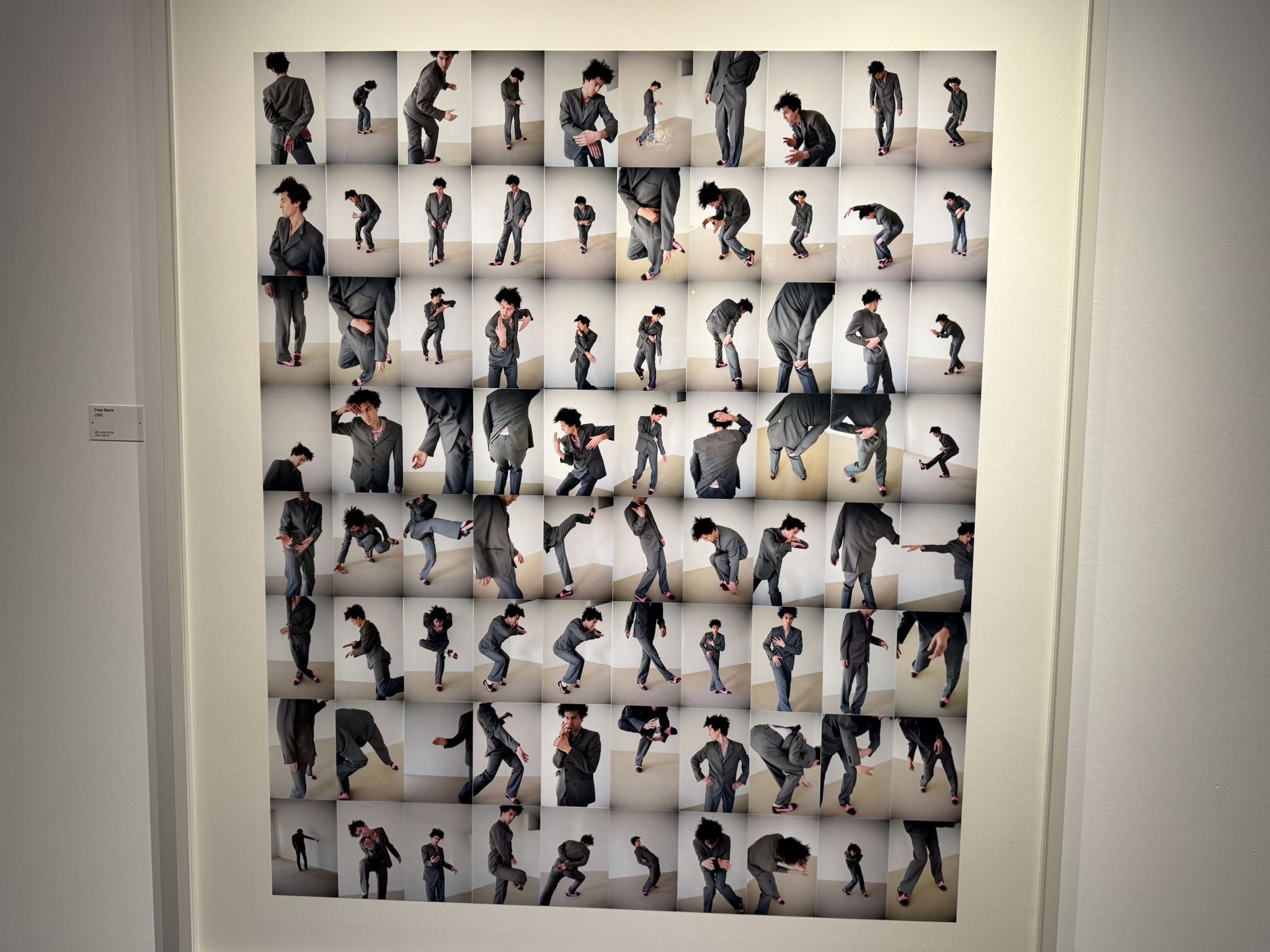 Ausstellung „Über das Absurde | Erwin Wurm – Photographic Sculptures“ 