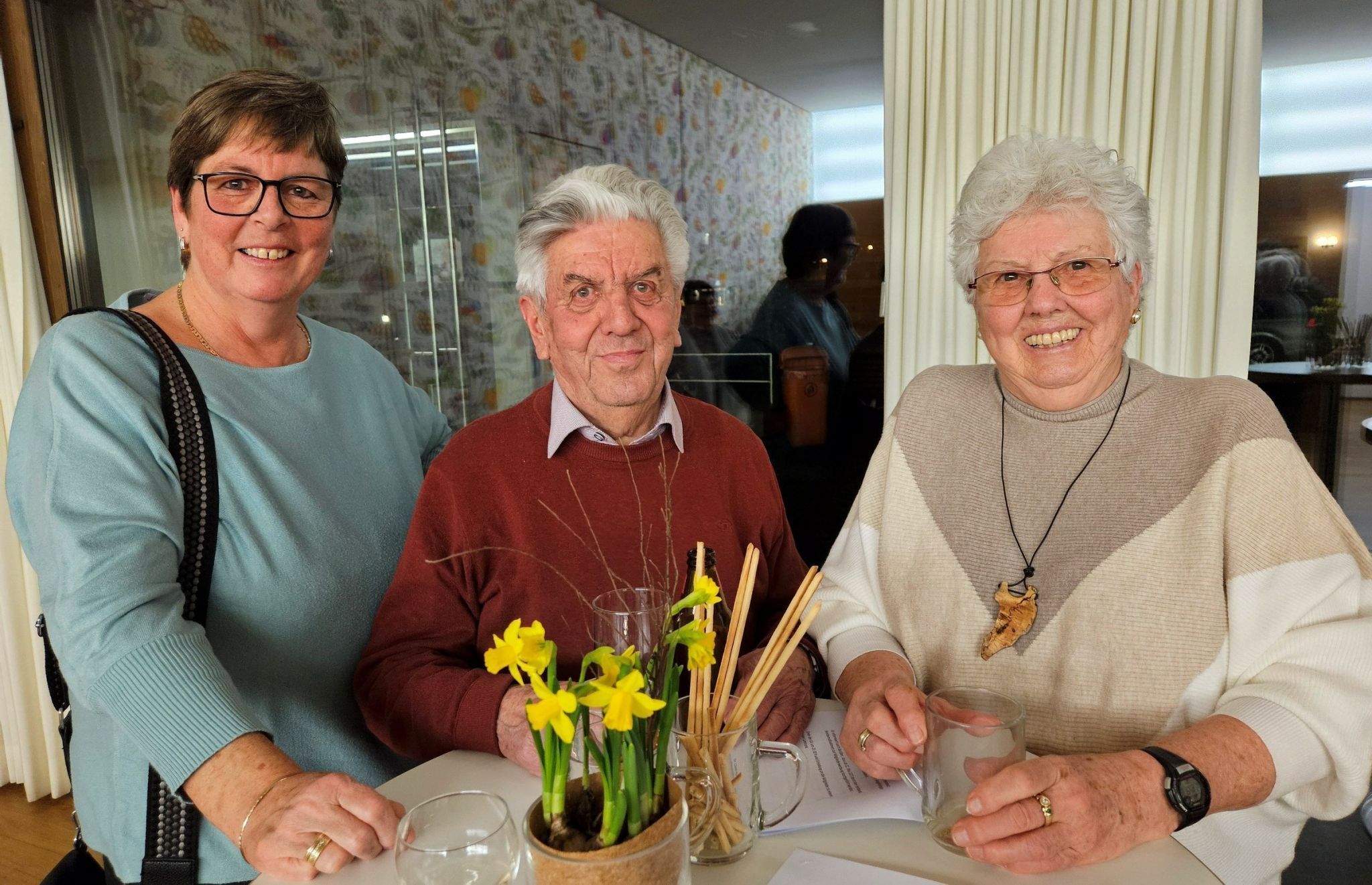 Unter den zahlreichen Besuchern auch Petra Rührnschopf, Robert Stefani und Annemarie Bernhard.