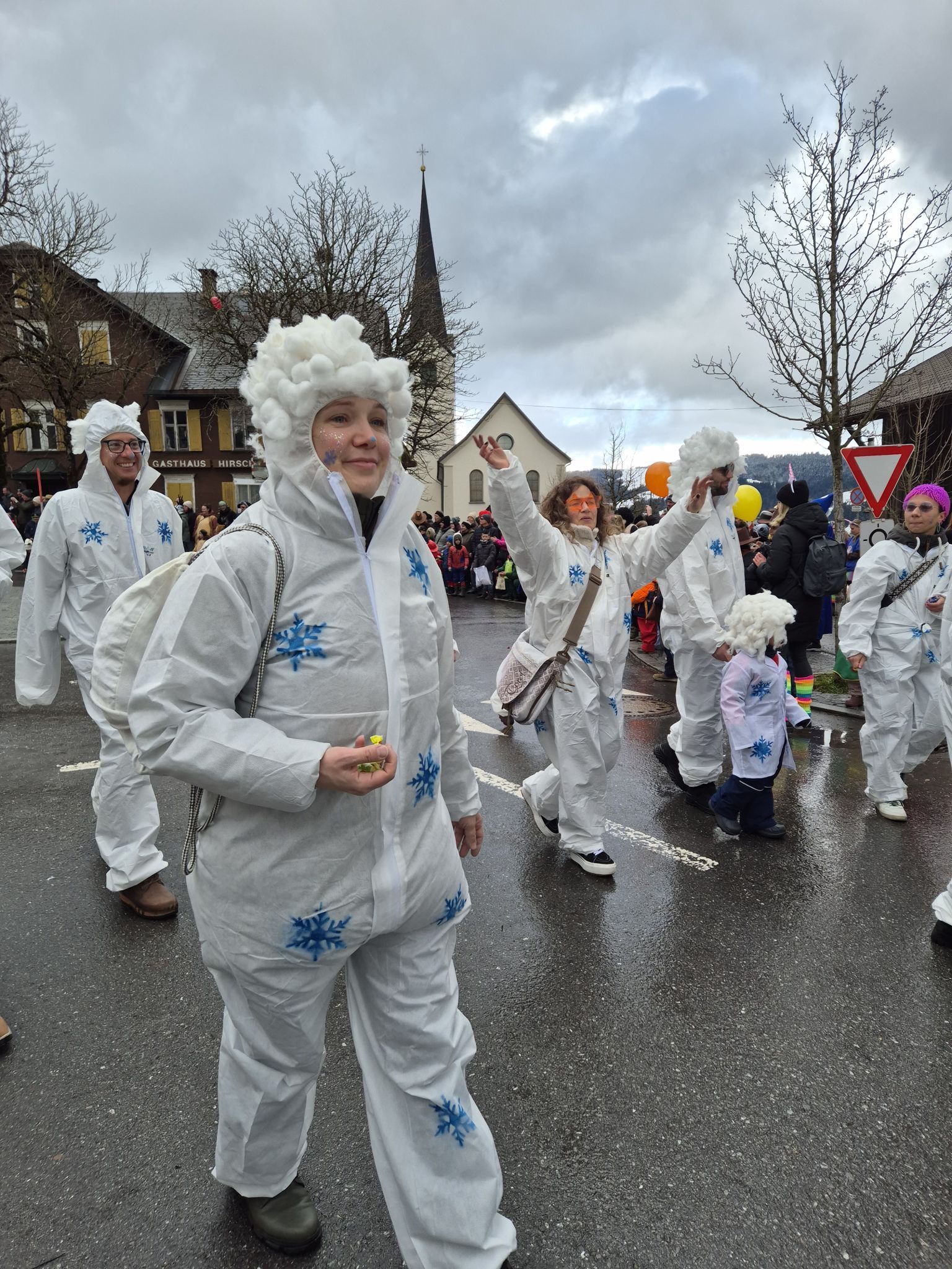 Faschingsdienstag 17. Februar 2026 zog der erste Faschingsumzug in Langen bei Bregenz durch das Dorf (Bildergalerie)
