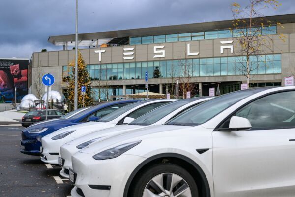 Eklat bei Tesla in Grünheide - Werksleiter gegen IG Metall