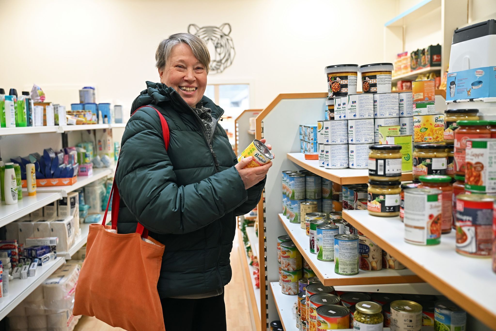 Anders als bei den wöchentlichen Ausgabestellen von „Tischlein deck dich“ funktioniert der „MIN-GUATA-LADA“ wie ein normaler Laden mit festen Öffnungszeiten und echtem Einkaufserlebnis.