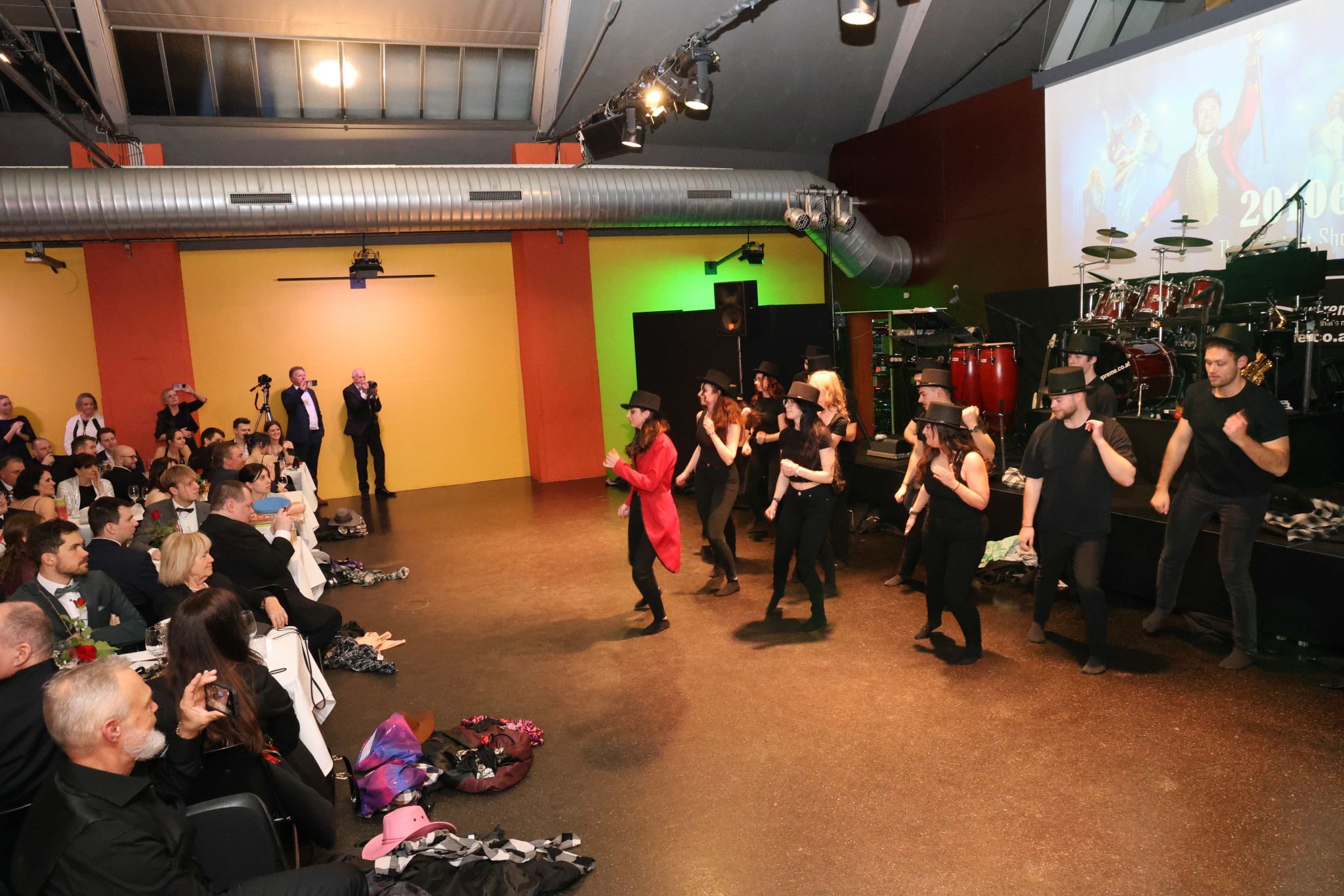 Schnelle Kostümwechsel waren Teil der Show.