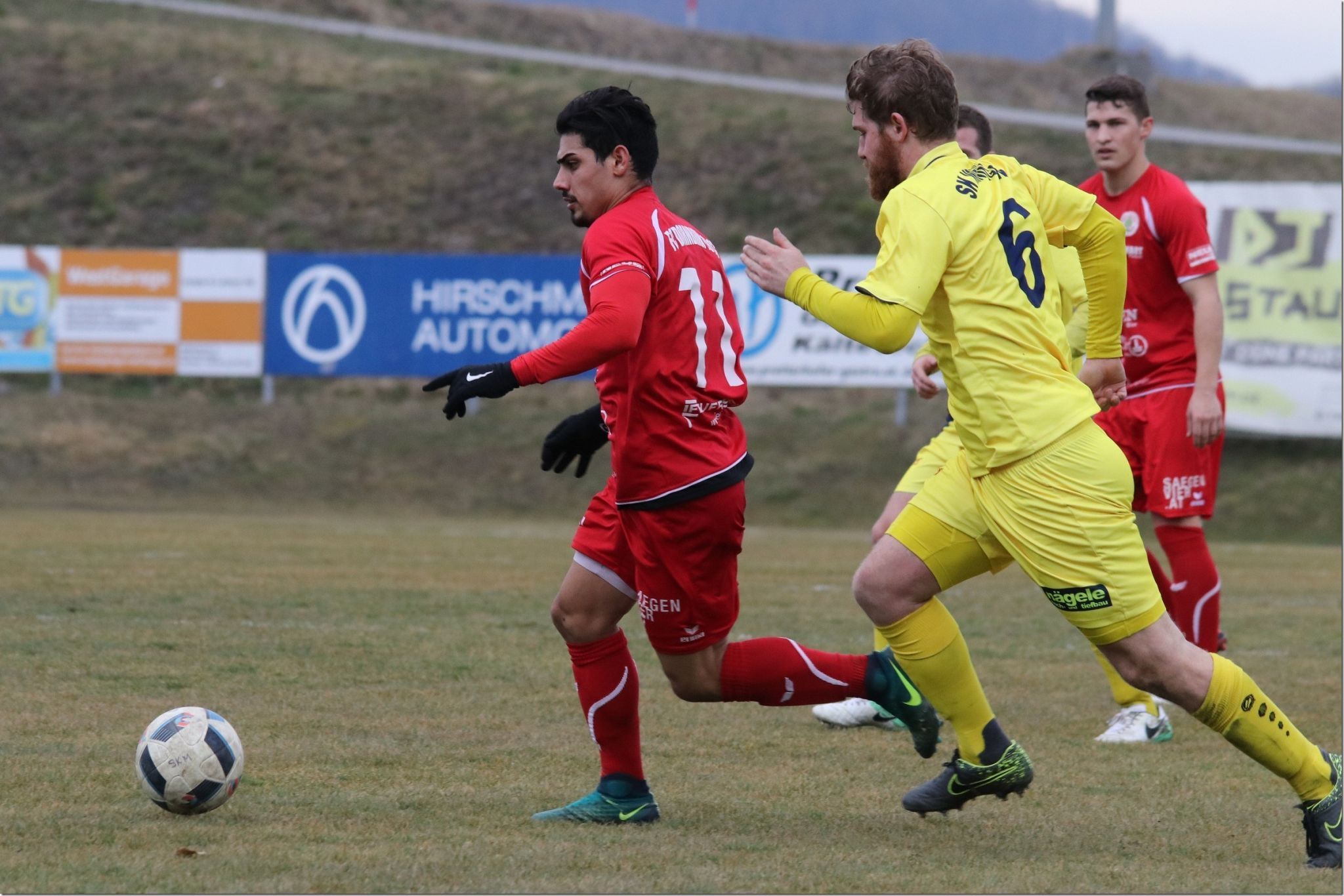 Spektakulärer Wechsel: Juninho stürmt für Hittisau. 