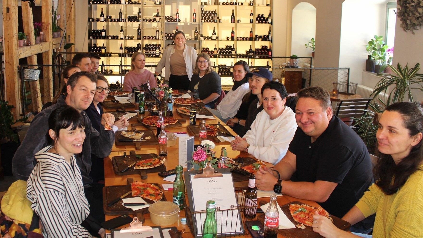 Die Mittagspause wurde auch dazu genützt, das Vorgetragene im Gespräch zu vertiefen und beim Mittagessen im Hotel Gams KI etwas anders zu interpretieren: Kulinarische Innovation der Küche. PETER STRAUSS   