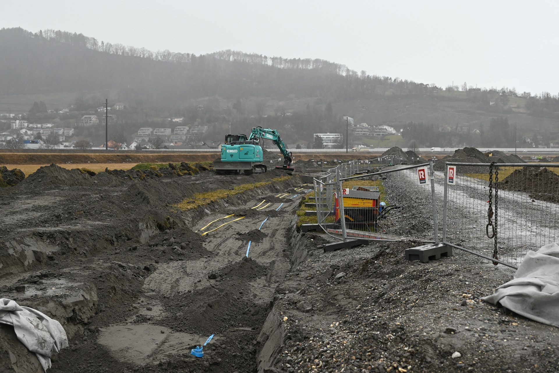 Im Rheinvorland in der Blumenau sind fünf neue Trinkwasserbrunnen im Enstehen.