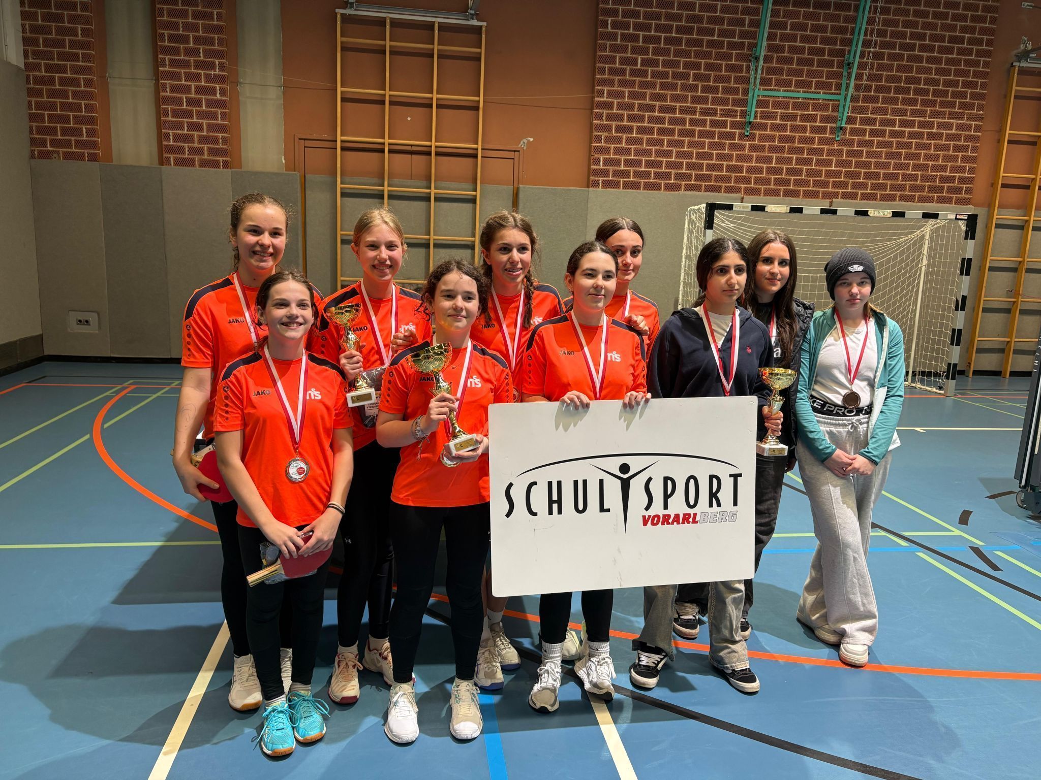 Zweimal Gold für die SMS Satteins im Tischtennis-Landesfinale.PRIVAT