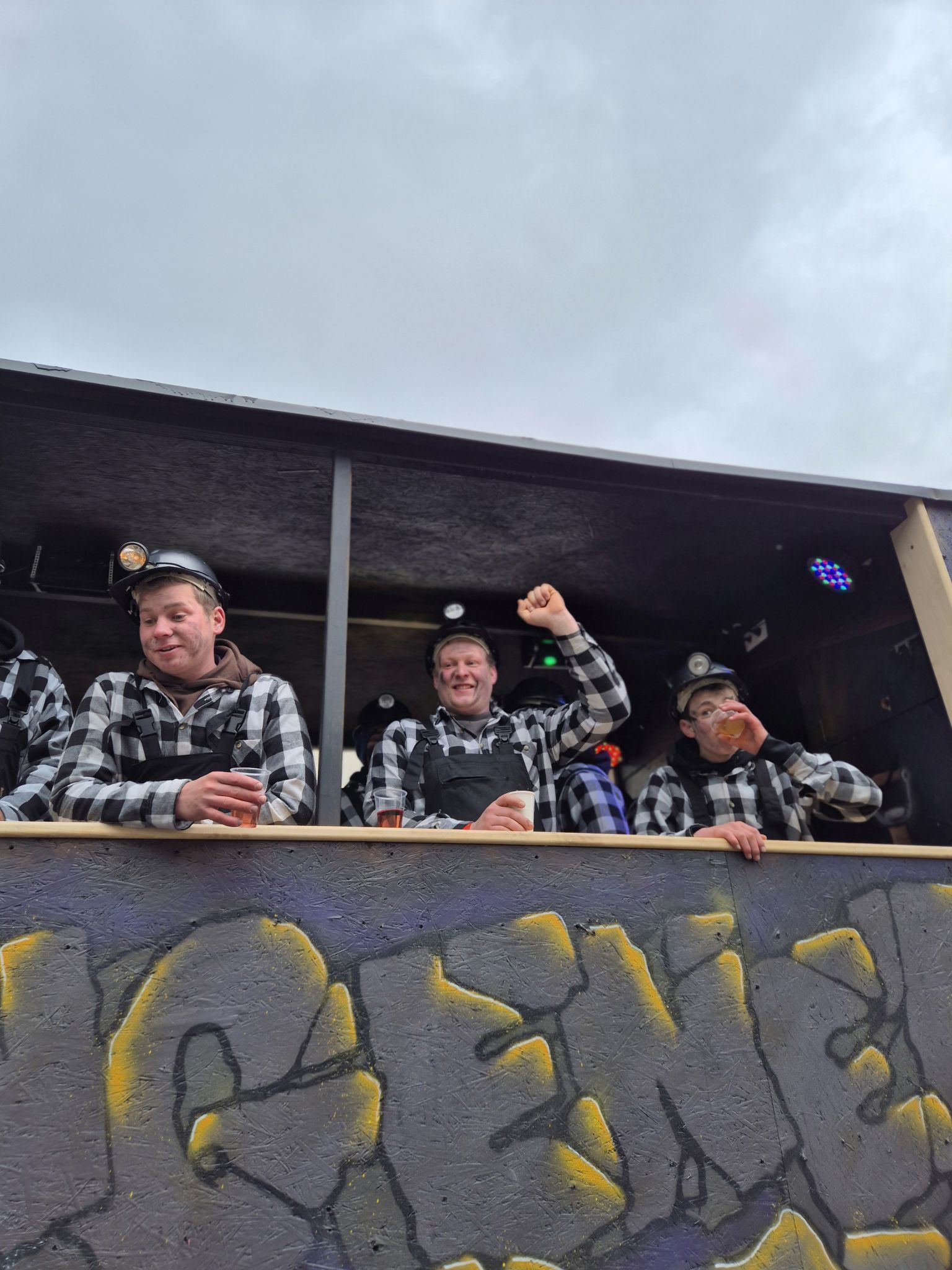 Faschingsdienstag 17. Februar 2026 zog der erste Faschingsumzug in Langen bei Bregenz durch das Dorf (Bildergalerie)