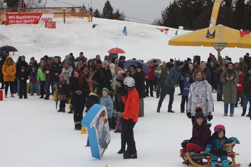 Spektakel am Zwergberg mit dem ersten Event vom KG Zwischenwasser mit vielen Zuschauern. 
