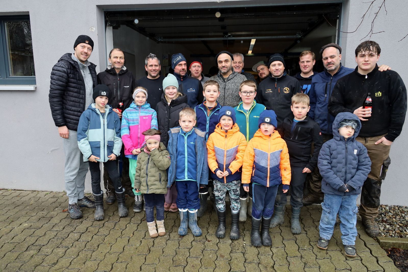 ein Teil des Funkenbauteams der Fasching- und Funkenzunft Ruggburg