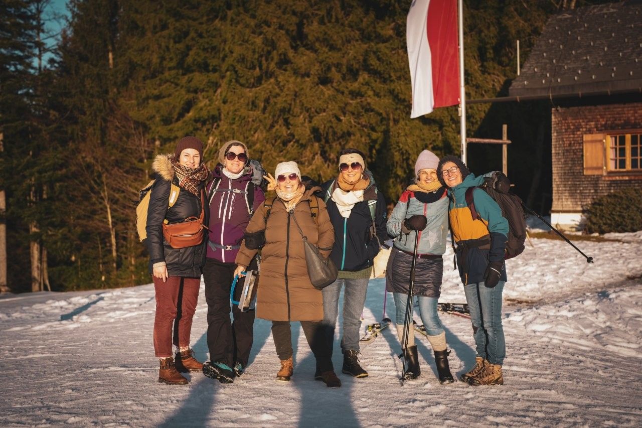 Vogelfreiraum-Vorstand: Marie, Nadine, Lisa, Carmen, Julia und Sandra bei der Klausur.MARYNA LIAPINA