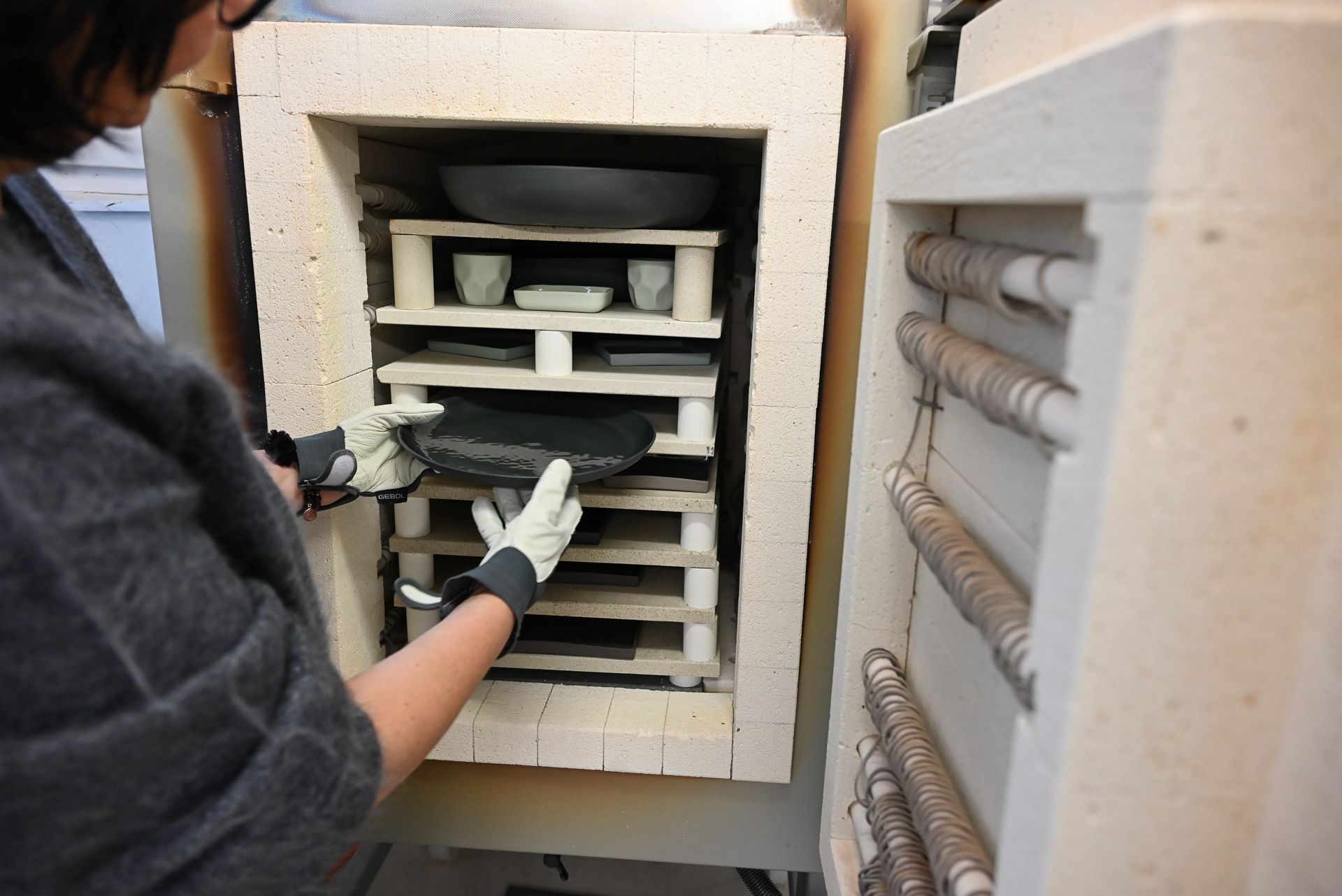 Ihr Ofen laufen heiß. Die Nachfrage nach den Unikaten ist groß.