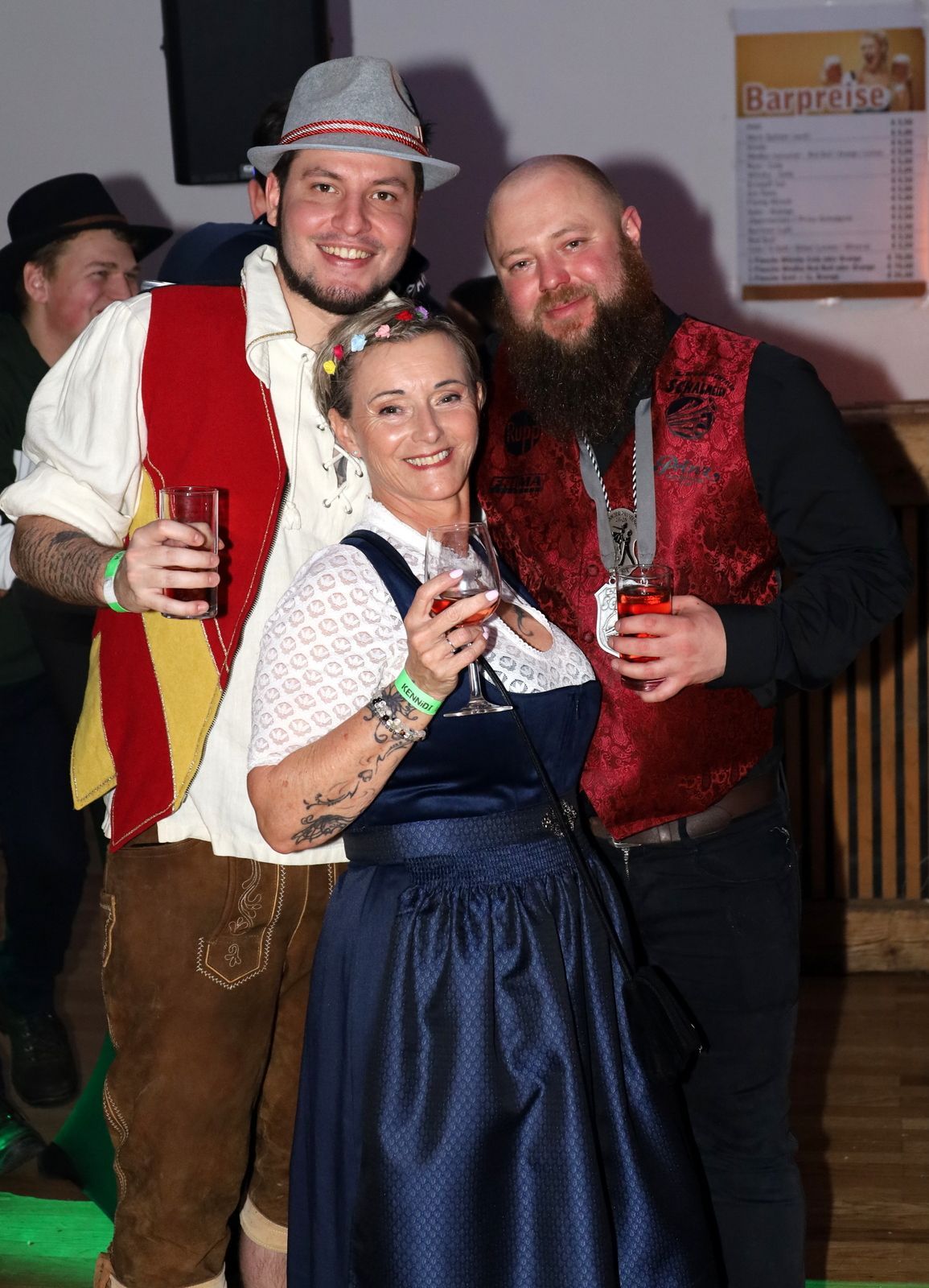 ehemalige Prinzessin Karin mit einem aktivem und einem ehemaligem Schalmei