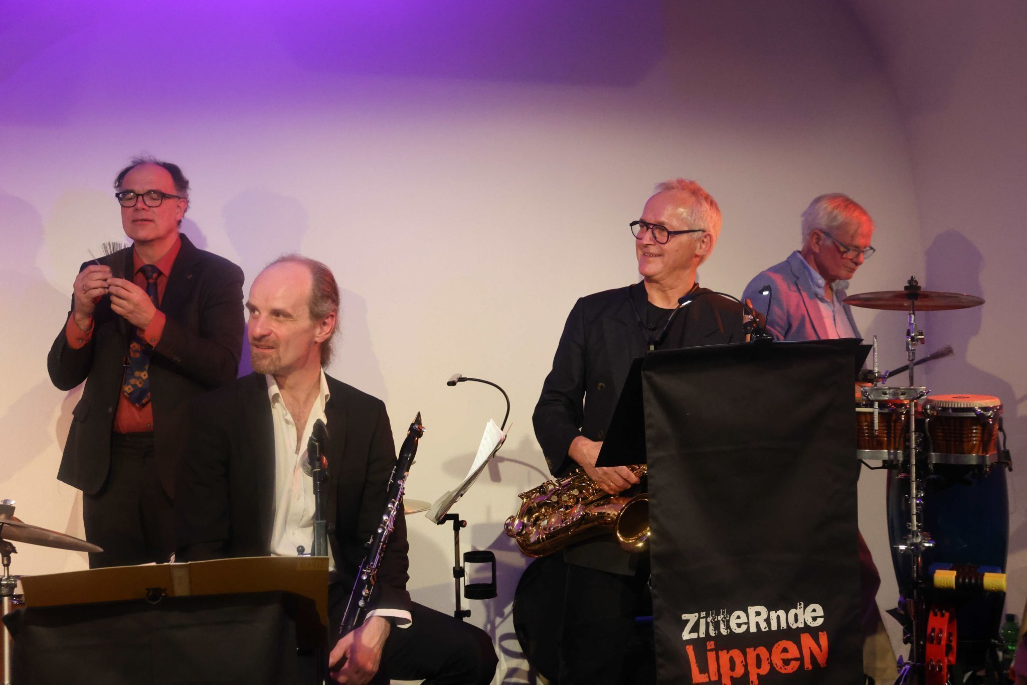 Schlagzeugbesenzähler Thomas Fußenegger, Emil Scheibenreif (Klarinette), Georg Vith und Peter Ludescher (Percussion).