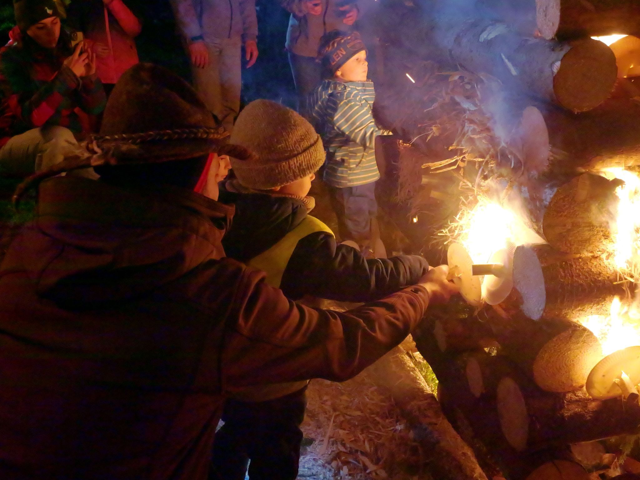 Mit dem Entzünden des Kinderfunkens wurde das vierzigjährige Bestehen des Frastafedner Funkens auch symbolisch an die Jugend weitergegeben.